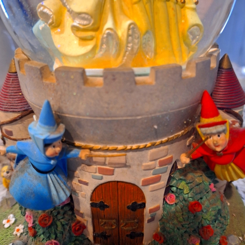 Disney Princesses collectable snow globe and music box